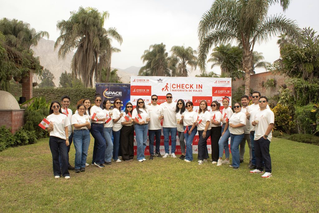Celebramos nuestras Fiestas Patrias fortaleciendo el trabajo en equipo y la innovación